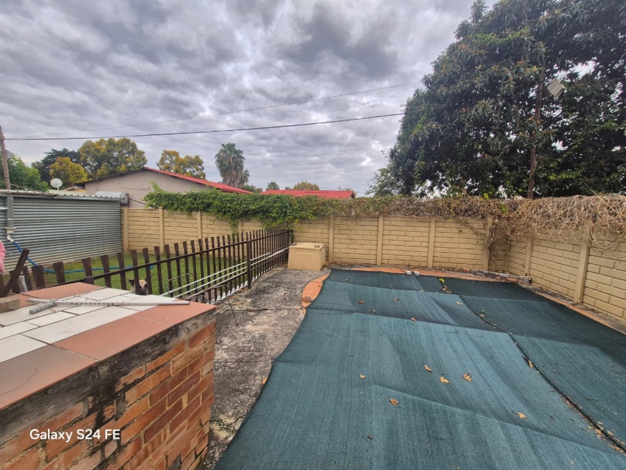 4 Bedroom Property for Sale in Oos Einde North West